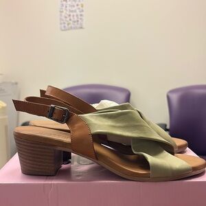 Women's Tan and Green Sandals